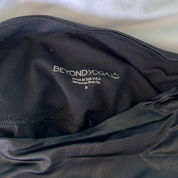 Beyond Yoga - Pearlized High Waisted Midi Legging - Picture 7 of 7